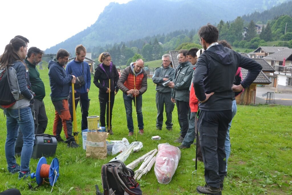 Squadre di supporto WPIU pronte per prevenire i conflitti in alpeggio anche in Lombardia - Life Wolfalps EU