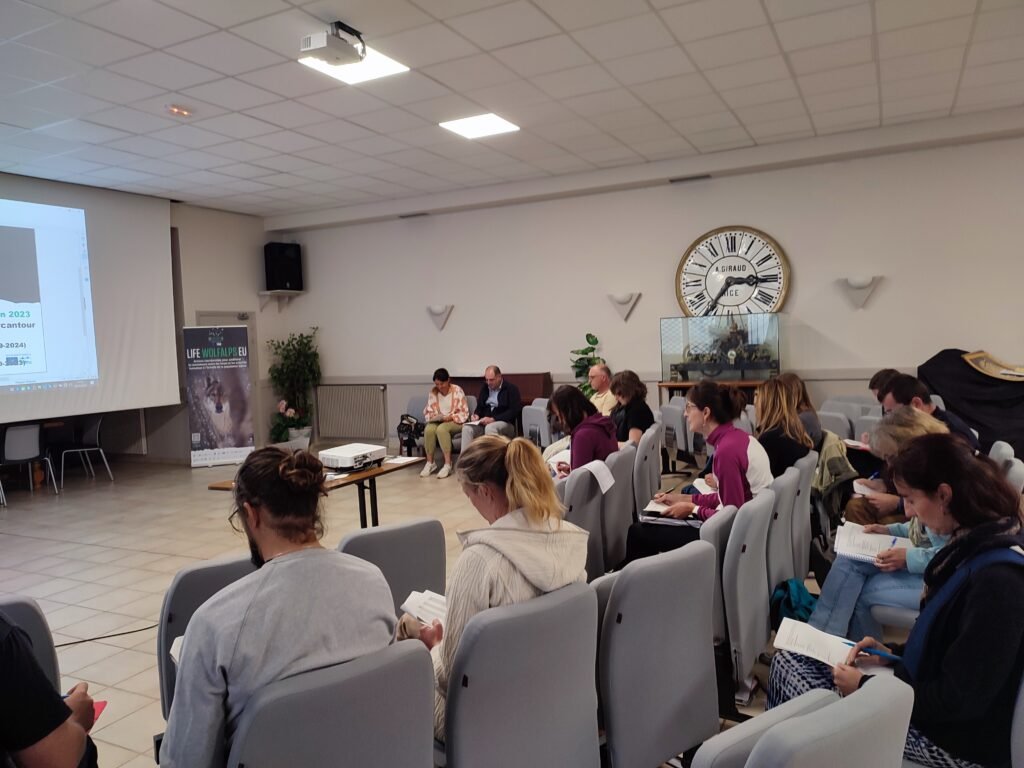 Training of new Ambassadors at Saint Sauveur sur Tinée, France - Life Wolfalps EU